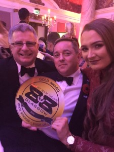 best-bar-none-ibrox-2016-winners-with-award